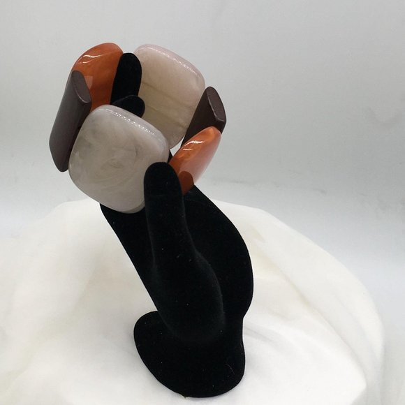 UNSIGNED BRACELET LIGHT WT PLASTICS STRETCH BROWN - Picture 4 of 8